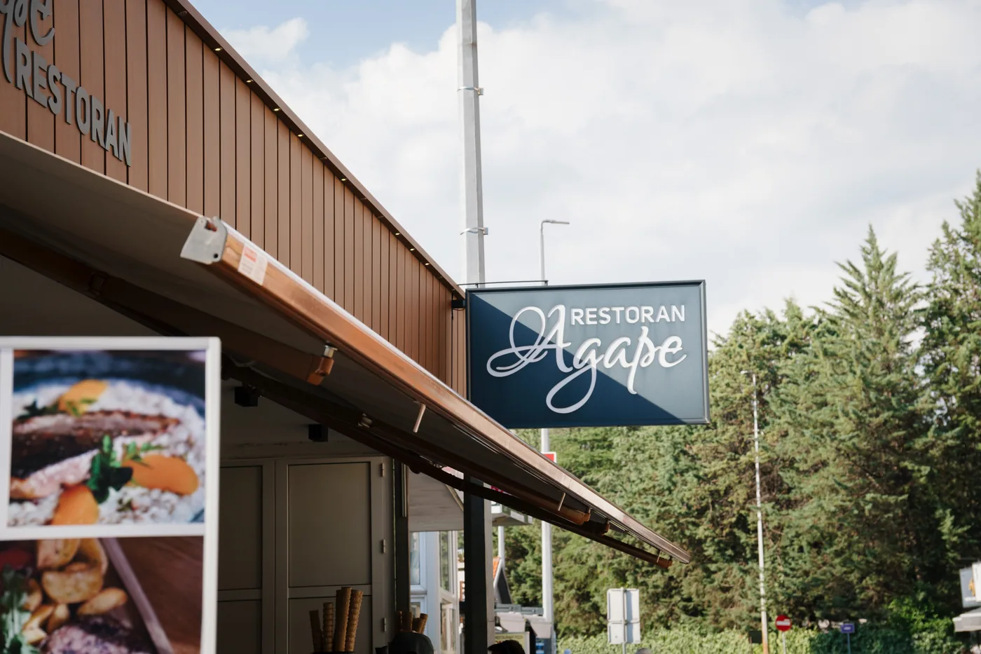 Pročelje restorana Agape izvana