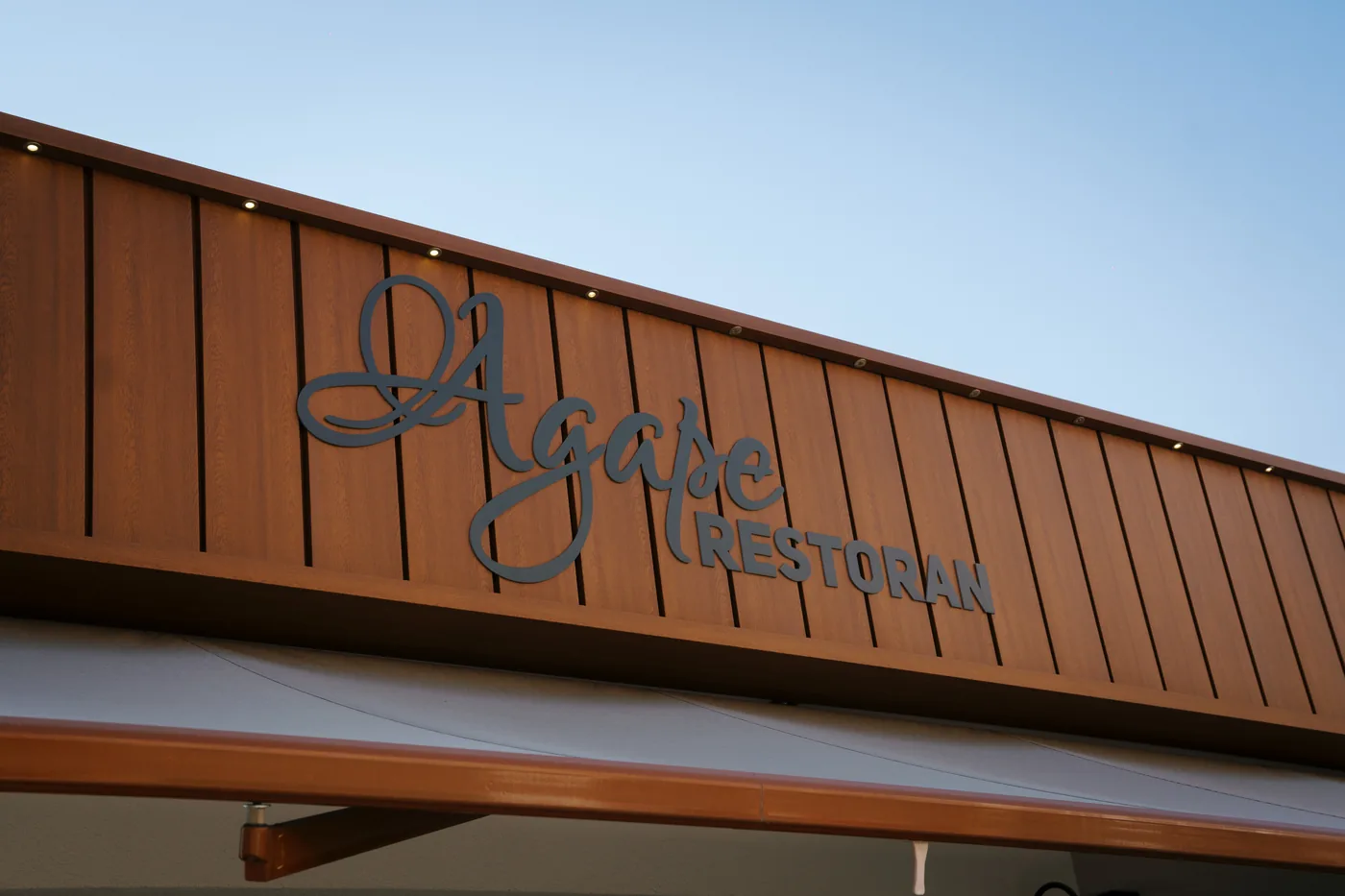 Vanjski pogled na restoran Agape